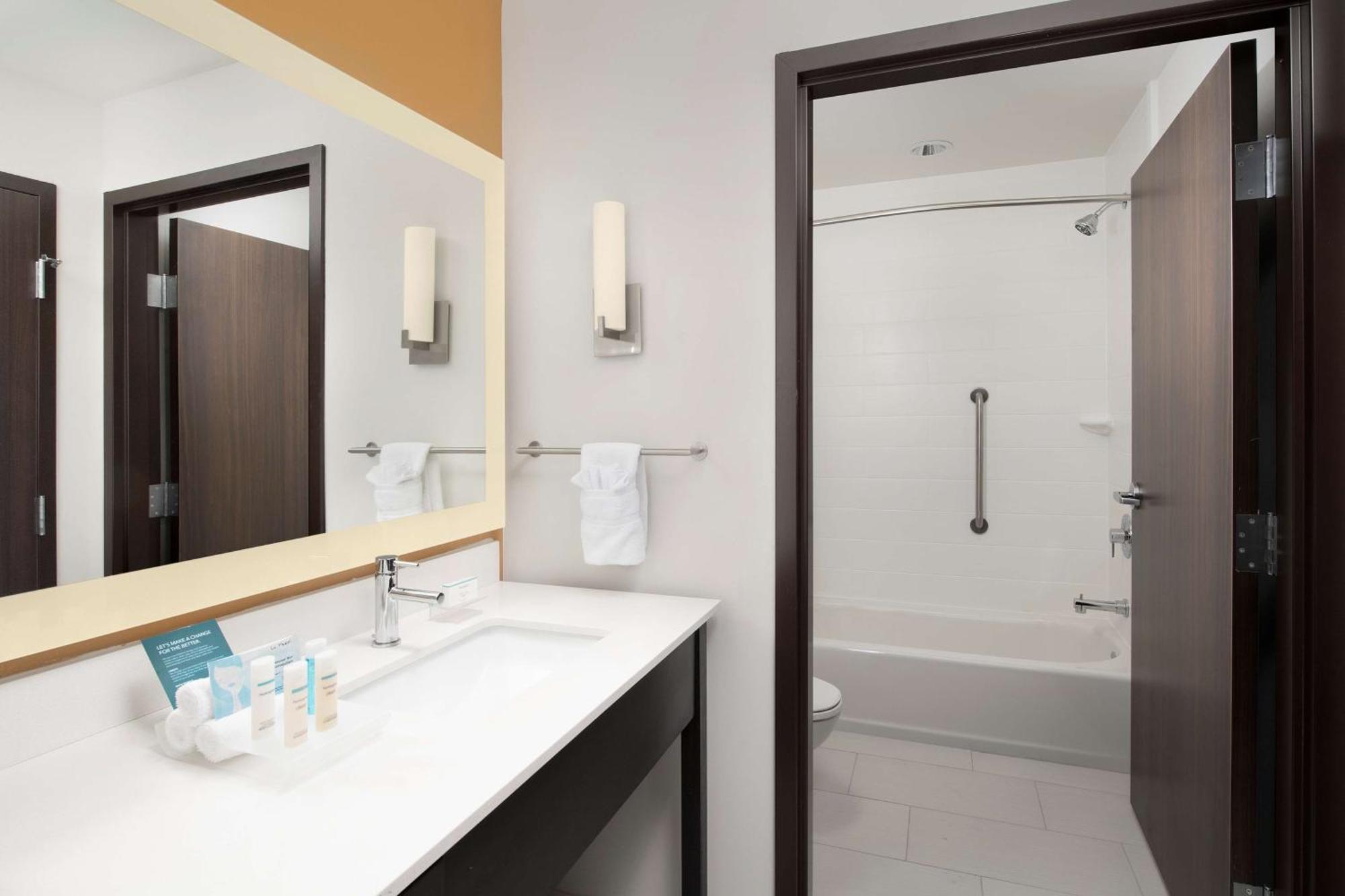 Homewood Suites By Hilton Kansas City Speedway מראה חיצוני תמונה
